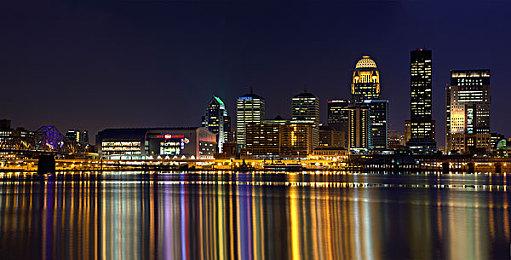 油管主播恶搞路人引起不满 遭到枪击腹部中弹